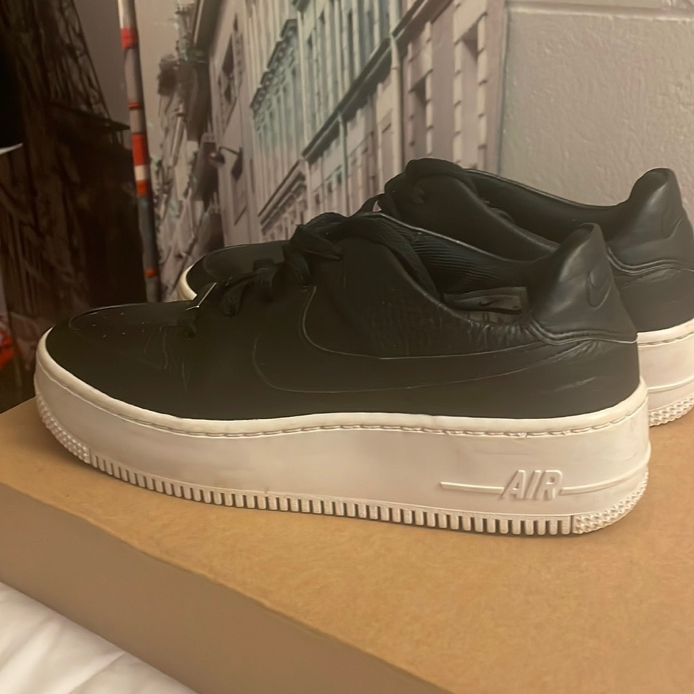 Nike - Picture 3 of 9